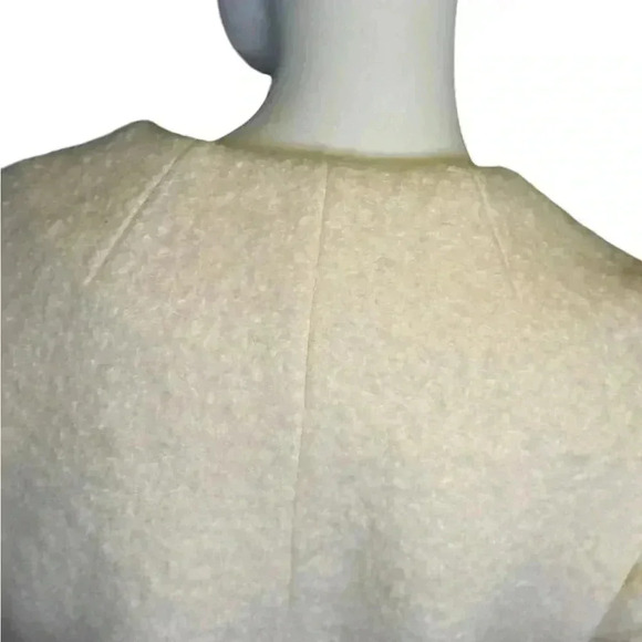 Banana Republic woman’s jacket/blacer, wool material size 6 in ivory color. - Picture 8 of 14